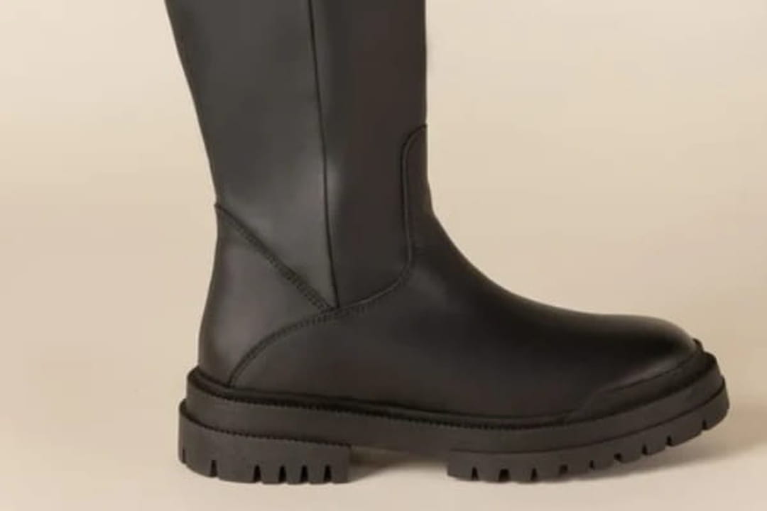 Bottines noires effet mat style botte de pluie