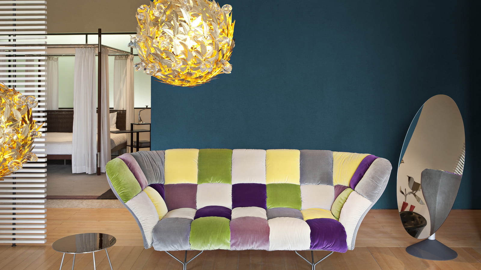 Canapé en velours multicolore 