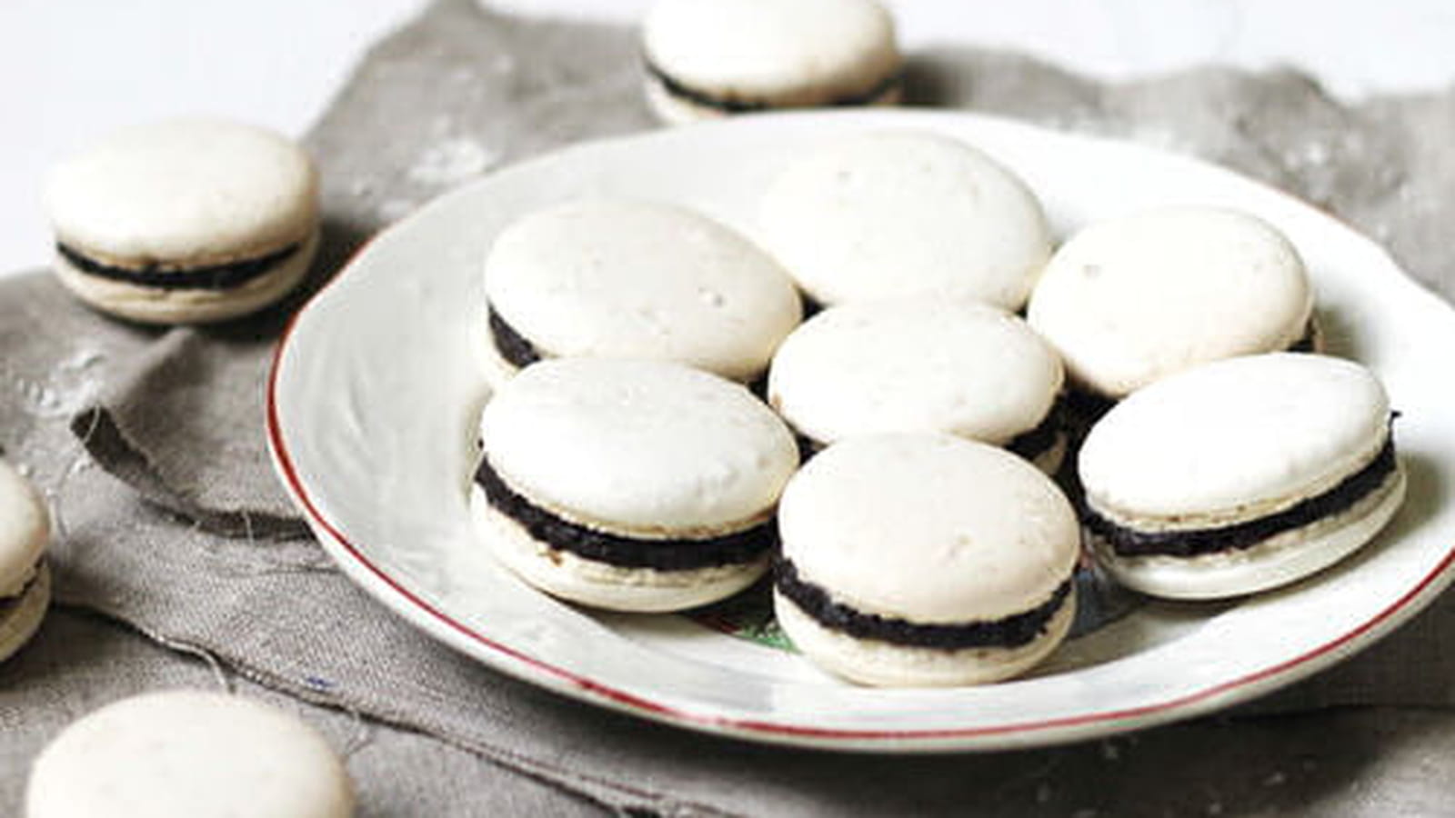 Macarons au chocolat et à la noix de coco