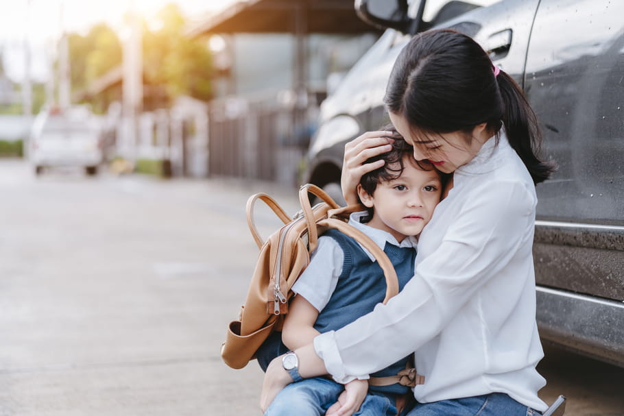 Des pleurs pour sa rentrée en maternelle : comment le rassurer ?