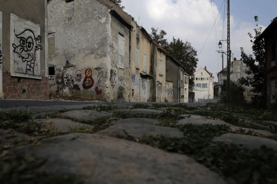 Ce village fran&ccedil;ais est d&eacute;sert&eacute;, les habitants ne veulent plus y vivre pour une bonne raison et on parie que vous feriez pareil