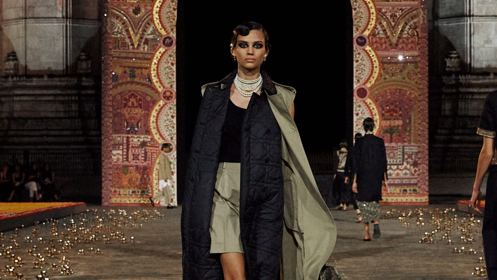 Look 16