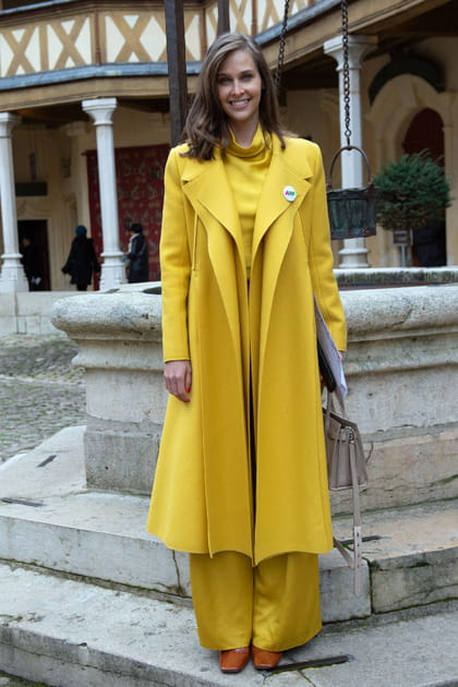 Ophélie Meunier en total look jaune