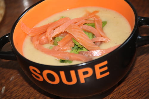 Velouté de lentilles corail au lait de coco et au saumon