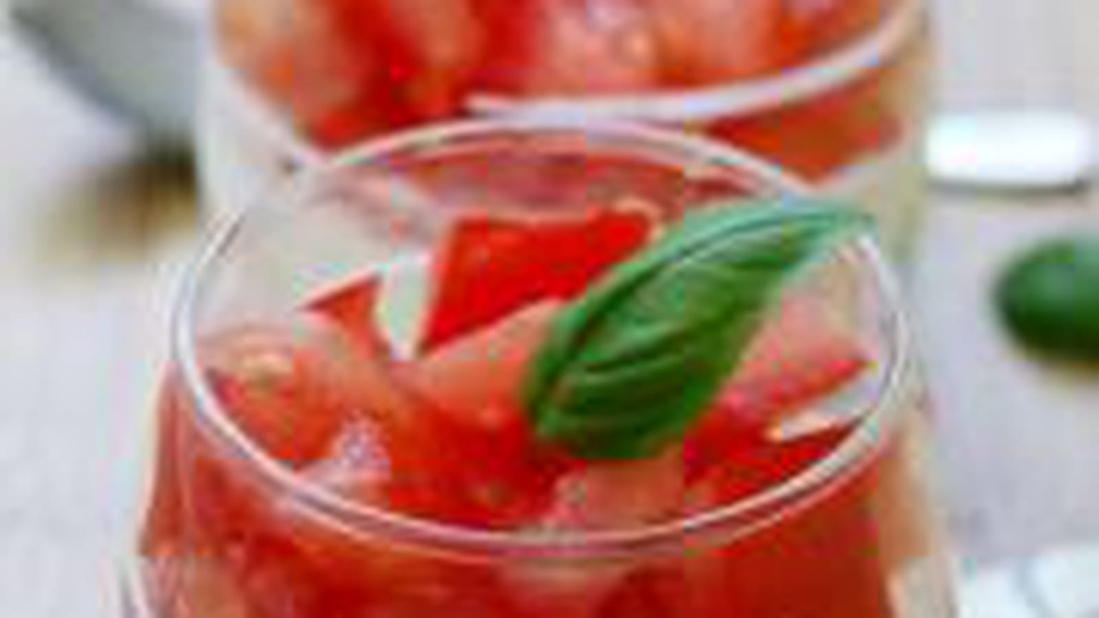 Verrines italiennes au pesto, mousse de mozzarella et tomates