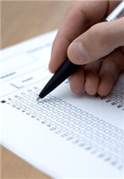 c'est le psychologue qui reporte les réponses du testé sur le questionnaire.
