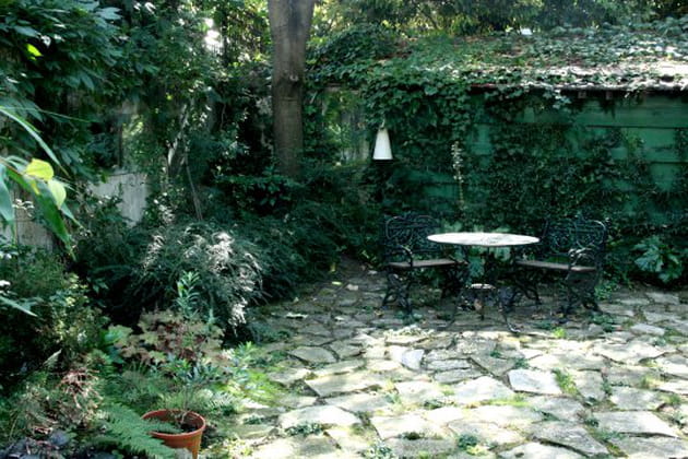 Au fond, le jardin de pierre