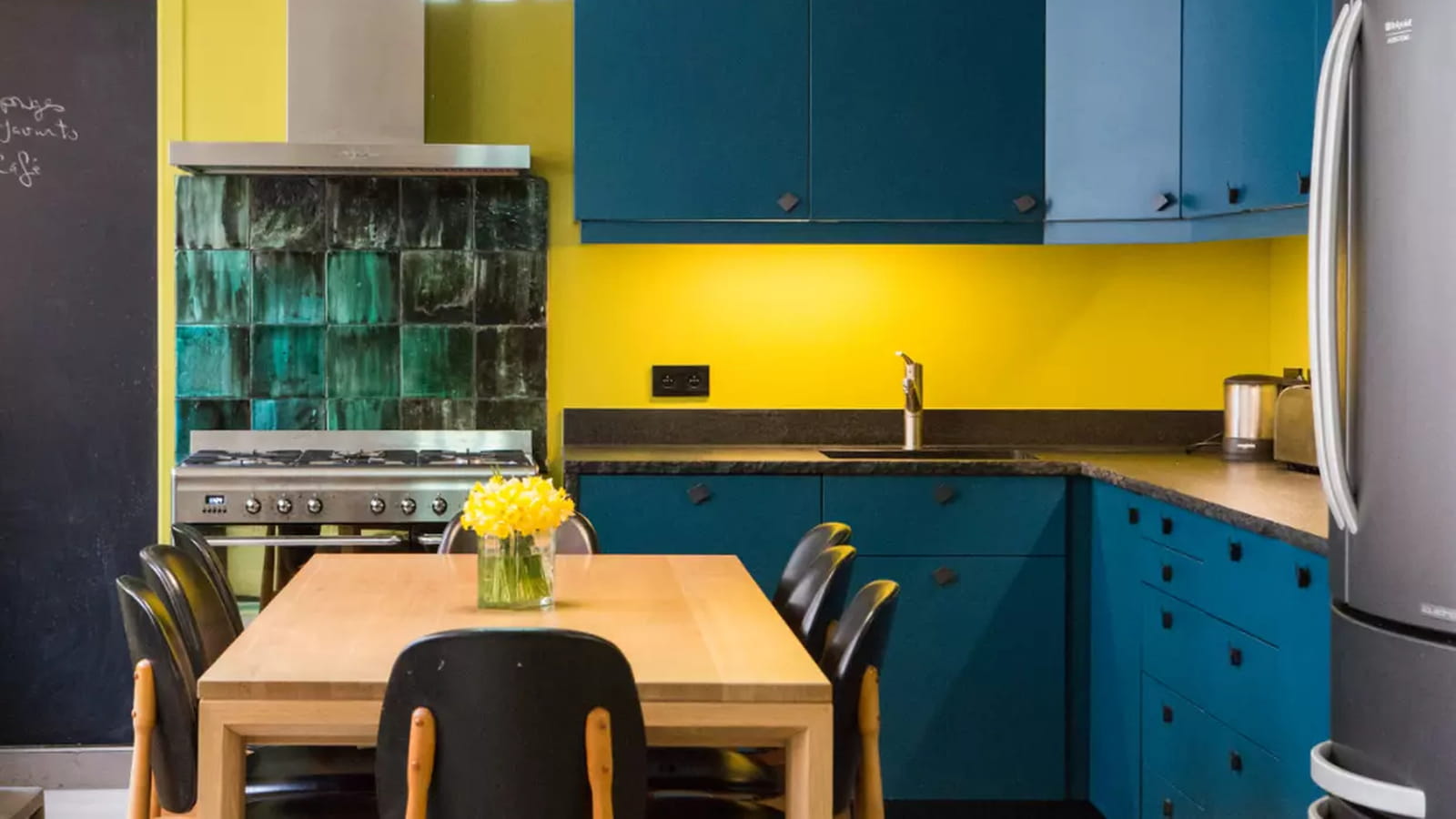 Cuisine jaune et bleue 