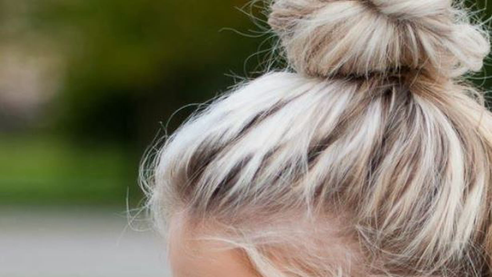 Balayage blond polaire et chignon