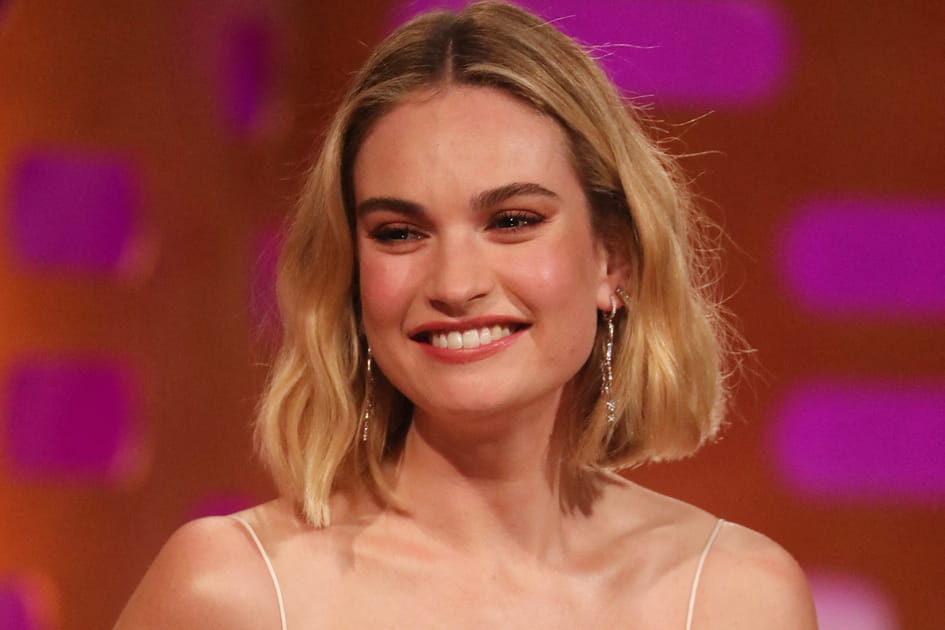 Lily James est attirante en blonde