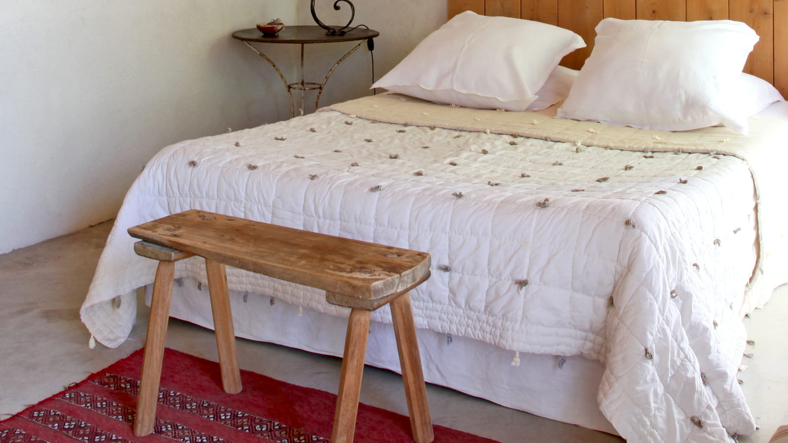 Banc en bois brut