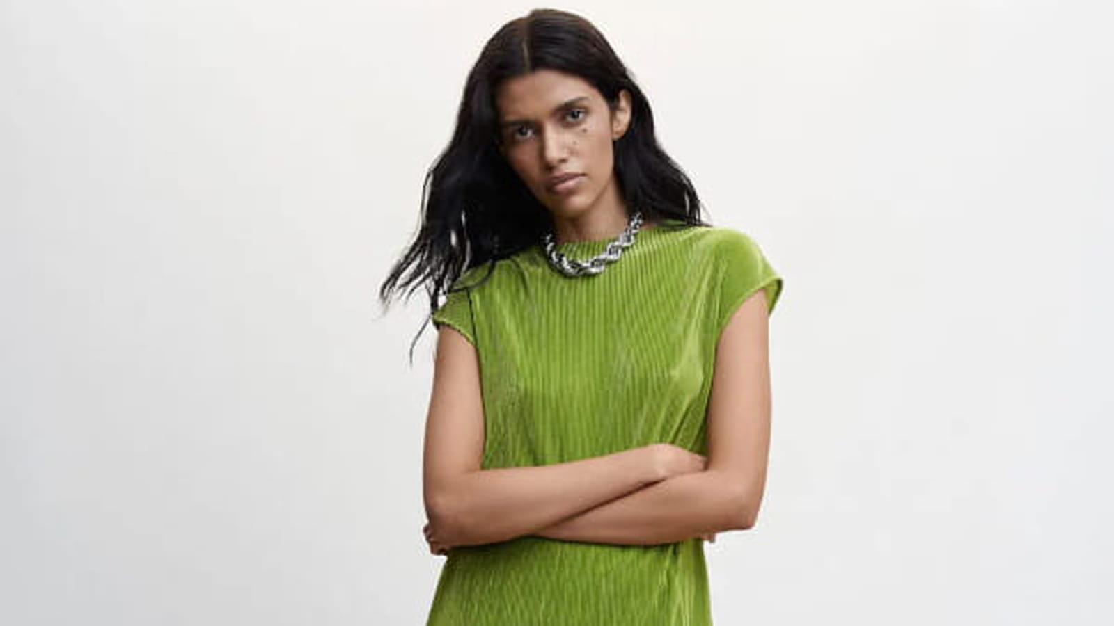 Robe verte plissée Mango 