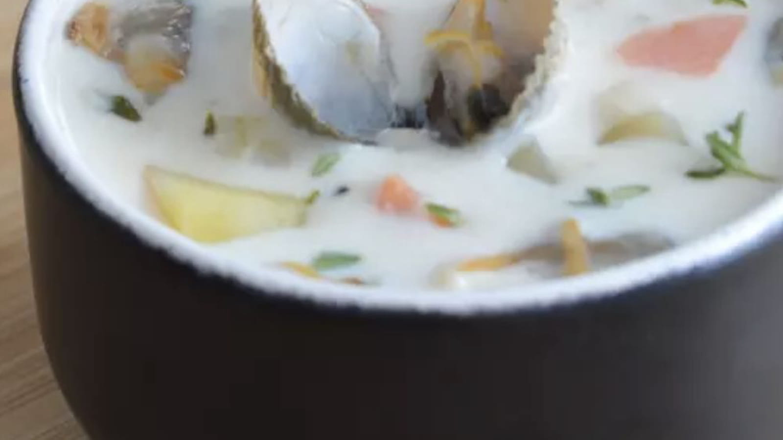 Soupe crémeuse aux coques