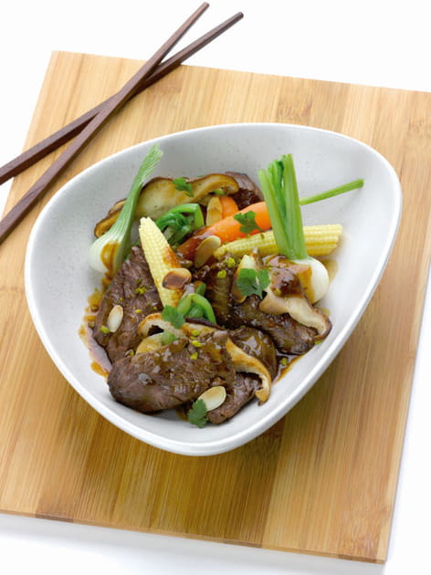 Wok d'onglet de veau, pleurotes, mini l&eacute;gumes, coriandre fra&icirc;che