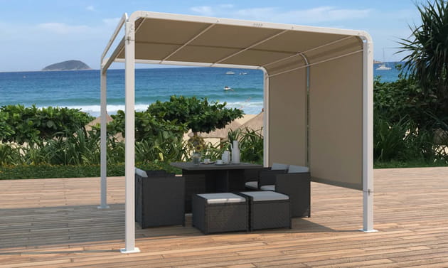 Une tonnelle de jardin r&eacute;tractable