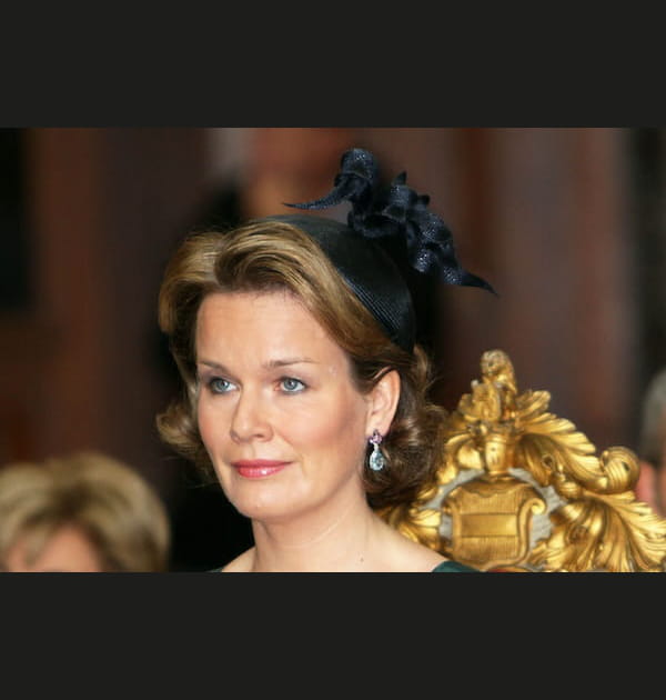 La coiffure boucl&eacute;e de Mathilde de Belgique