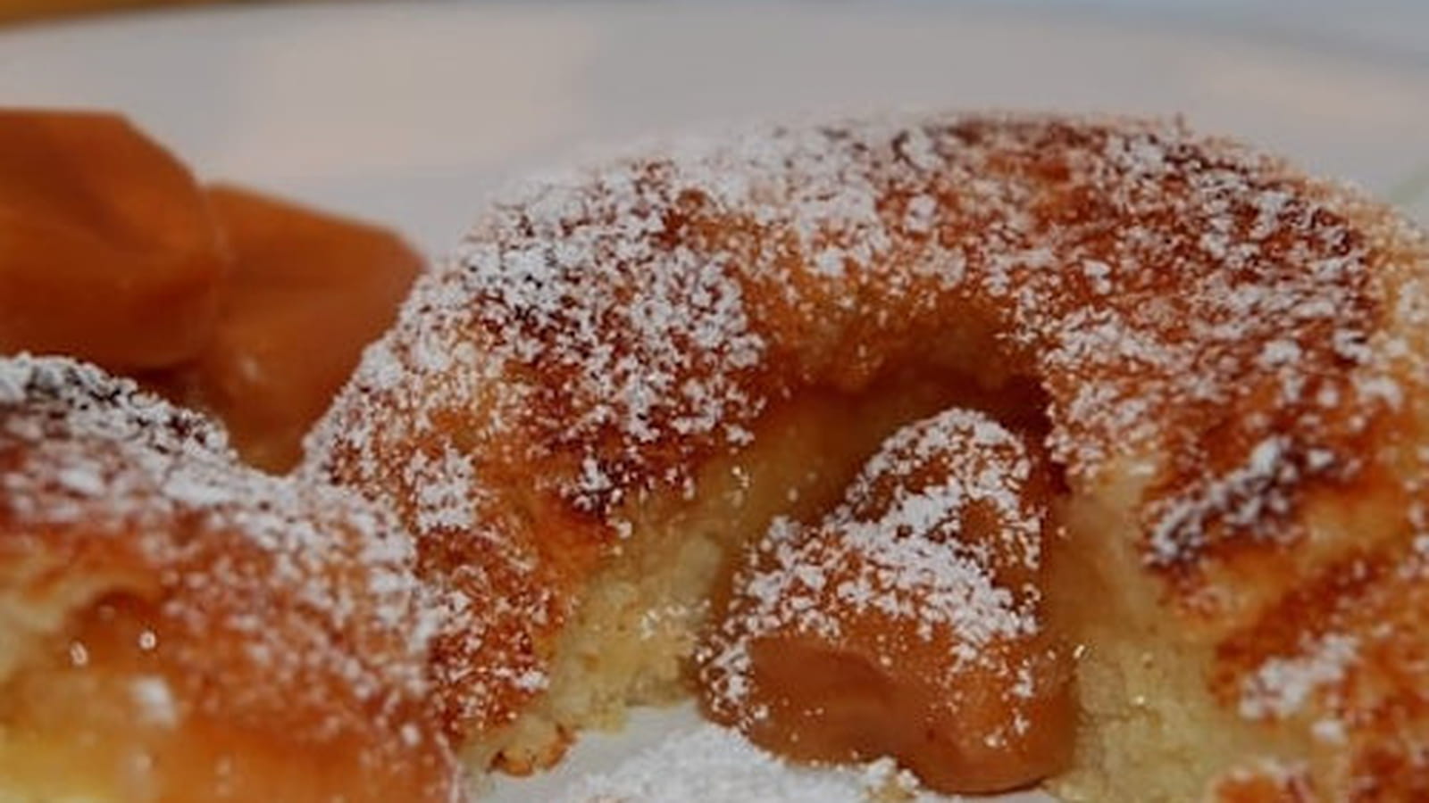 Petits fondants aux poires, coeur de caramel