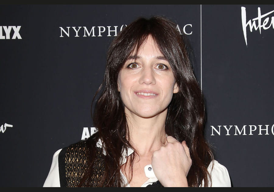 Charlotte Gainsbourg, d&eacute;sirable avec sa coloration fonc&eacute;e