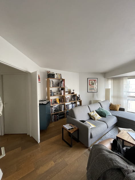 Avant&nbsp;: un salon qui manquait de rangements et de convivialit&eacute;