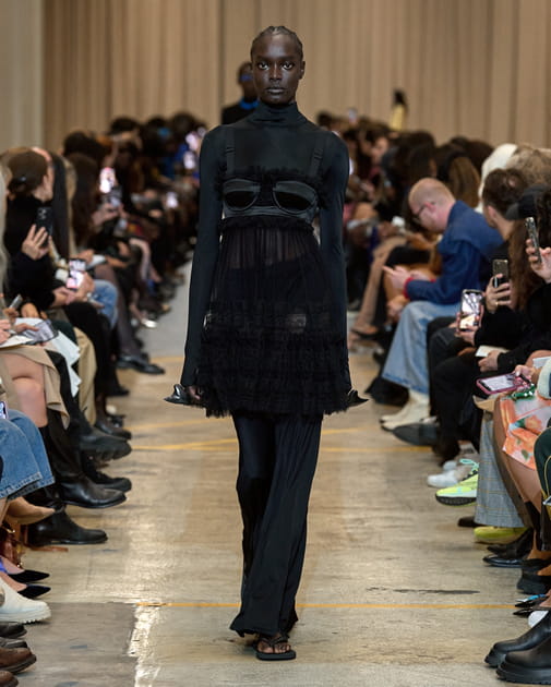 Look 28&nbsp;du d&eacute;fil&eacute; Burberry