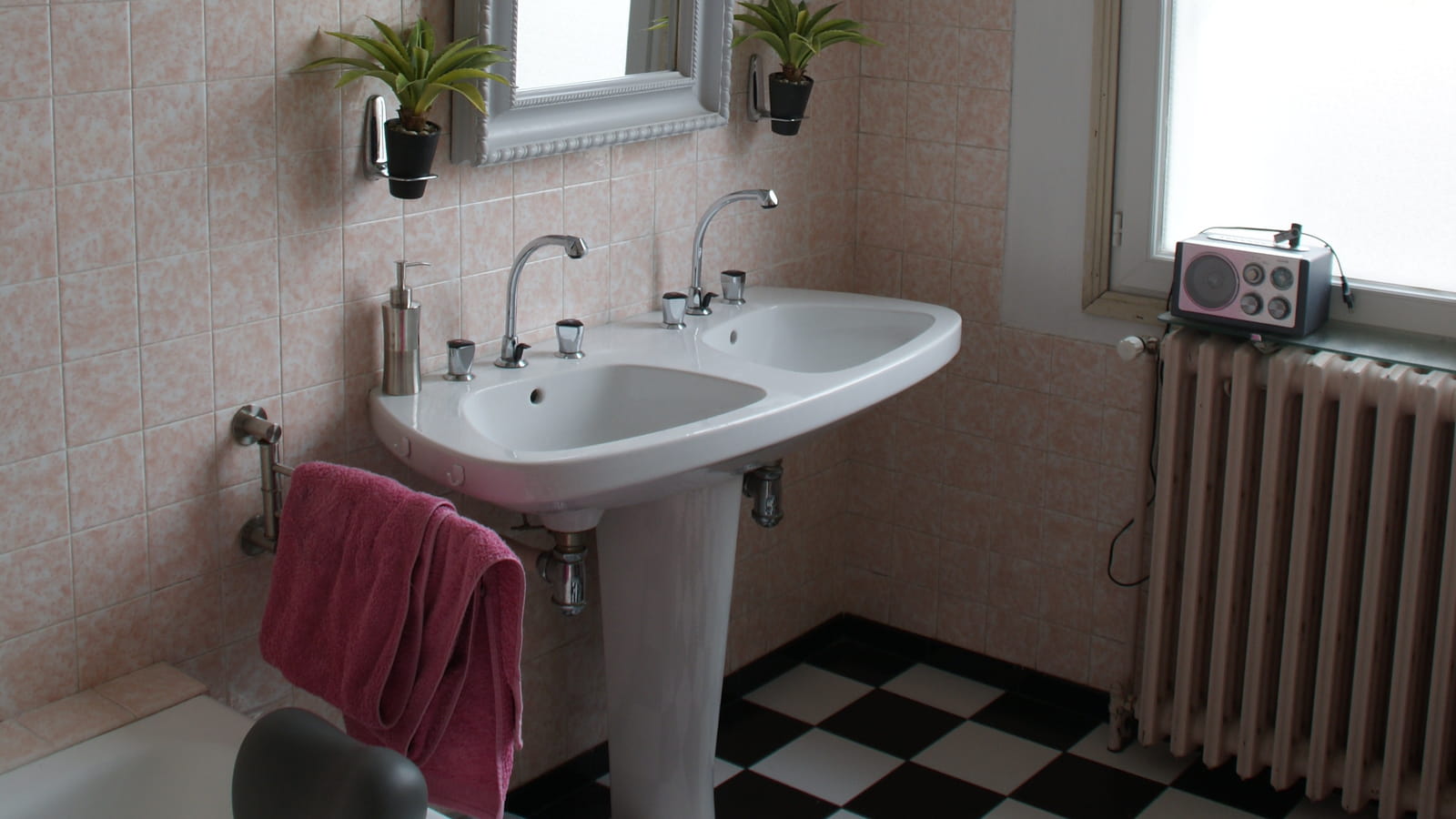 Dans la salle de bains