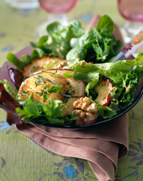 Salade de chèvre chaud à la pomme : la recette facile