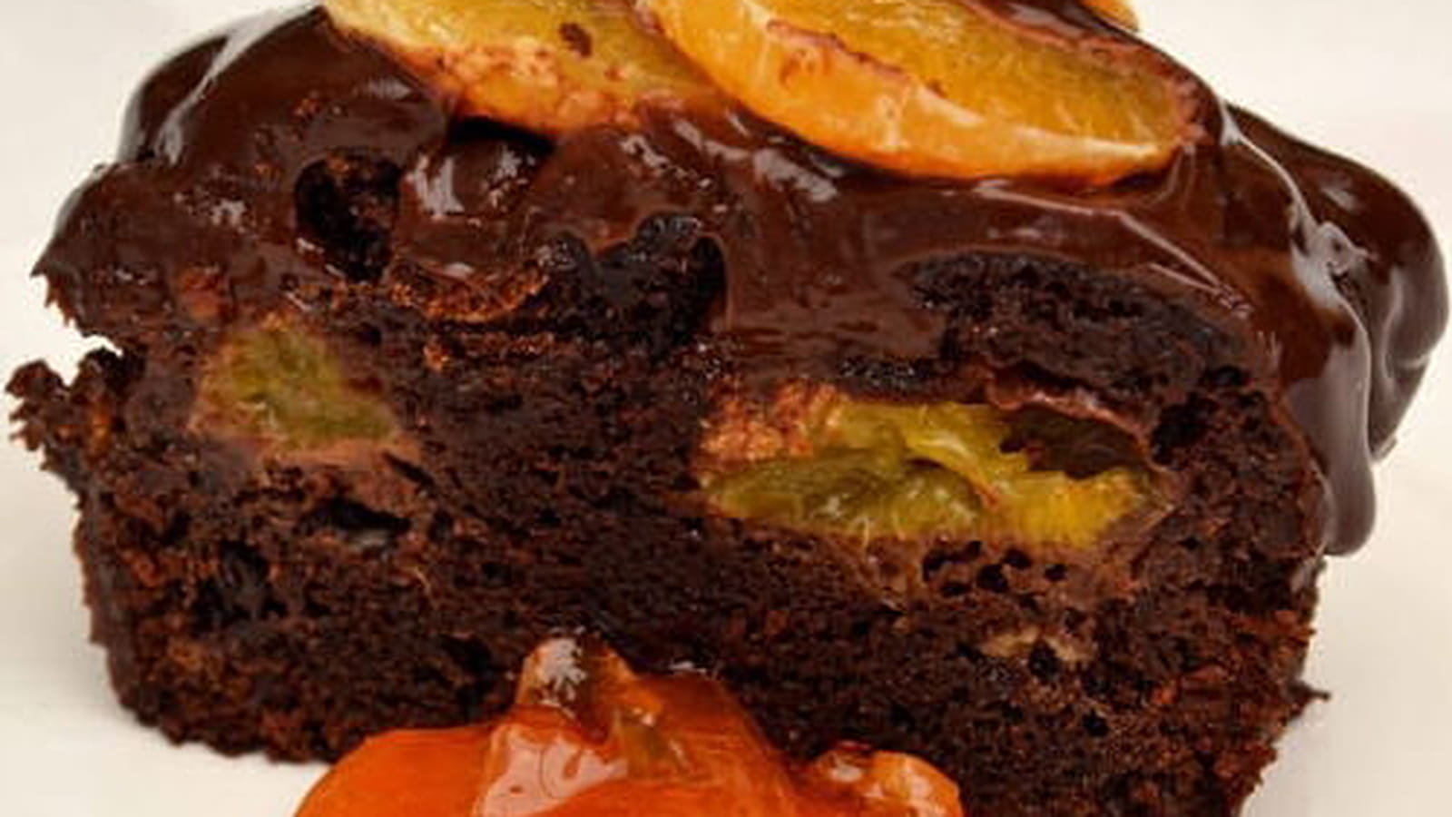 Cake moelleux au chocolat noir et clémentines, épicé aux baies de Timur