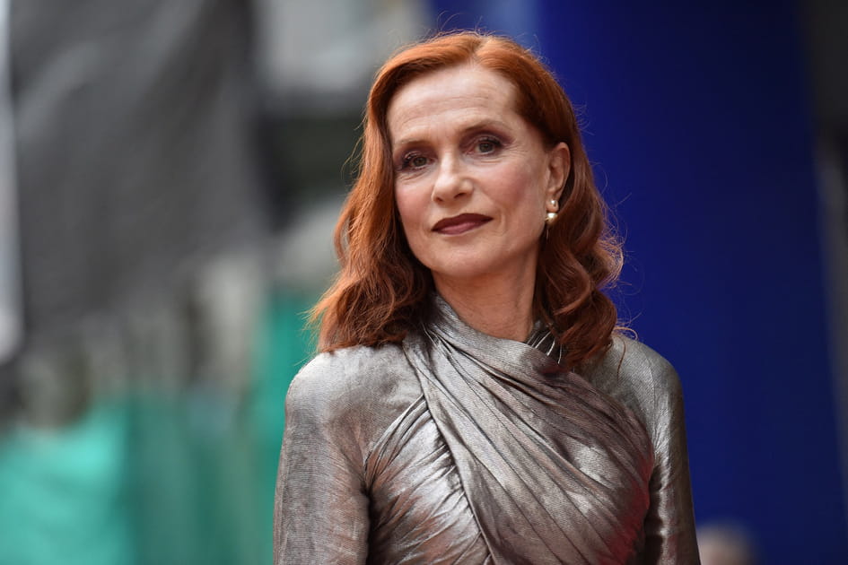 La bouche bordeaux d'Isabelle Huppert