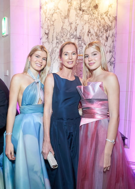 Victoria et Cristina Iglesias avec leur m&egrave;re Miranda
