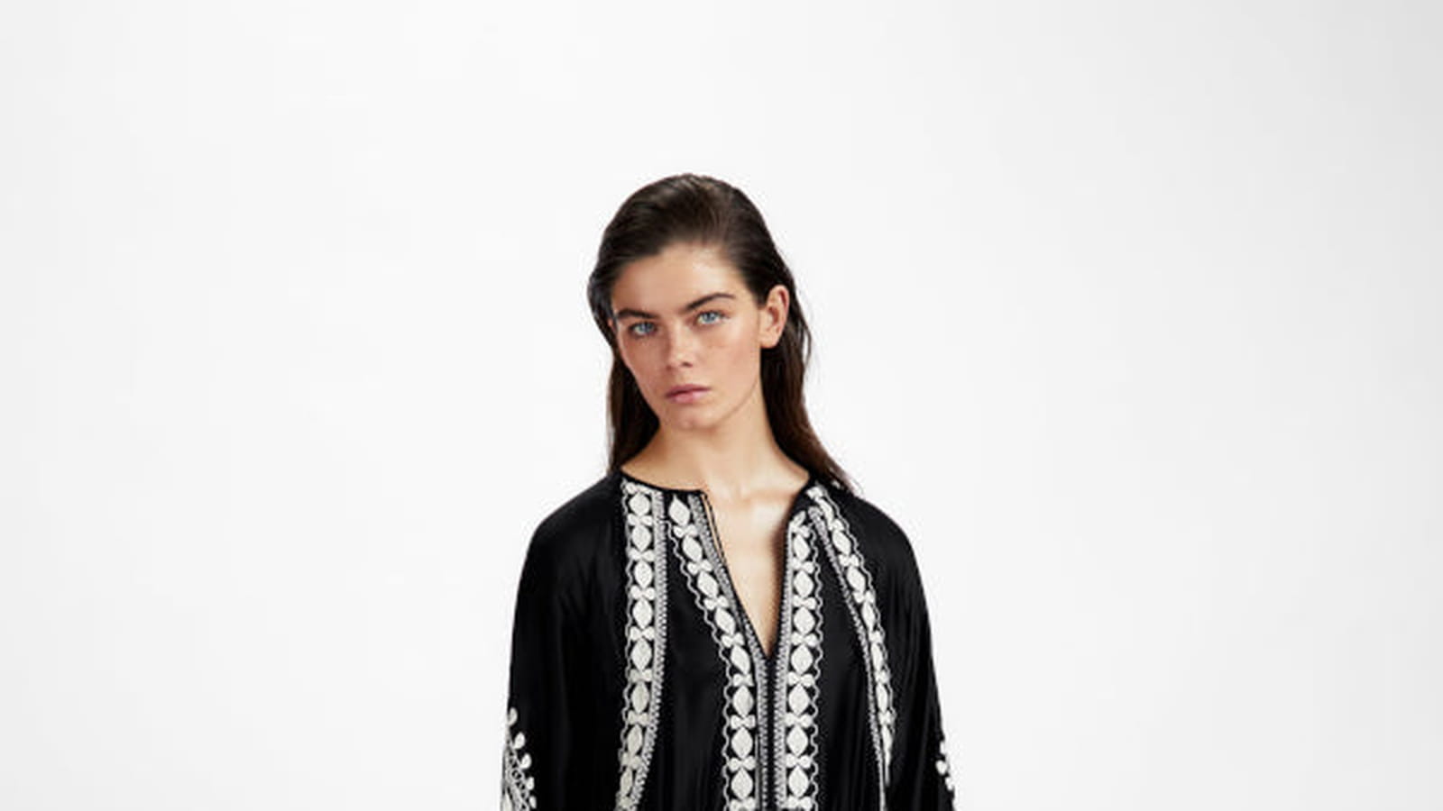 Robe brodée