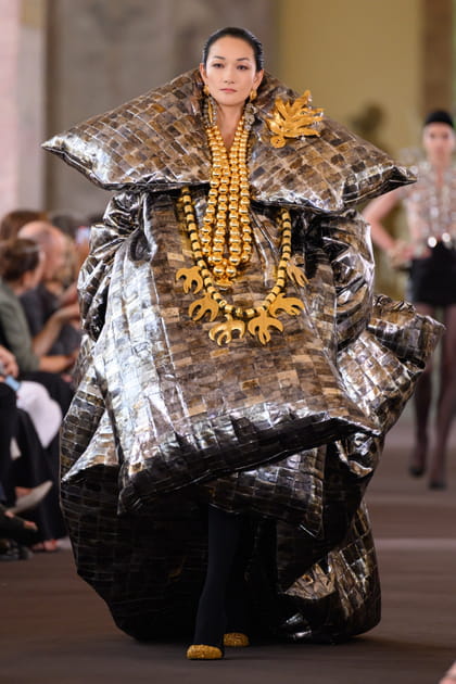 Look 19&nbsp;du d&eacute;fil&eacute; Schiaparelli haute couture automne-hiver 2023-2024