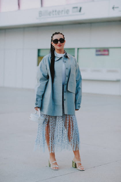 Camélia Jordana en jupe à franges