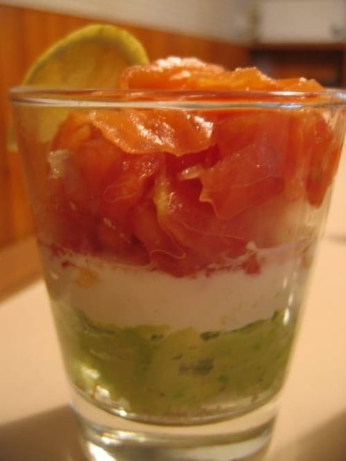 Verrines avocat, tomates, saumon