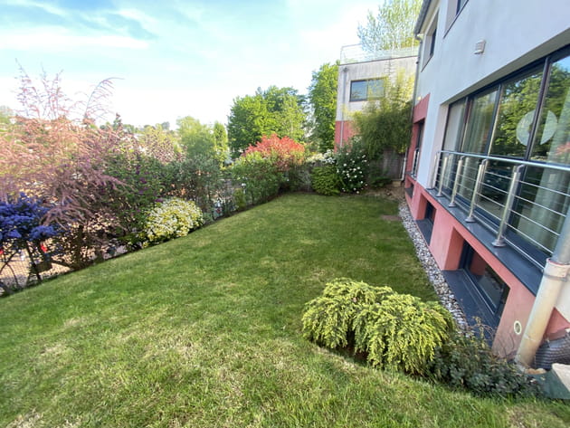 Avant : un jardin à différents niveaux compliqué à exploiter