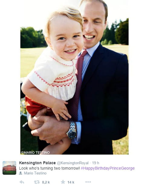 Tout sourire face à l'objectif