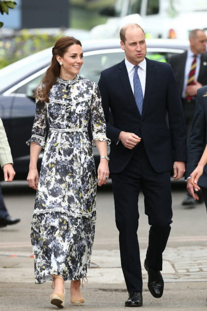Kate Middleton&nbsp;en robe longue fleurie &agrave; col montant