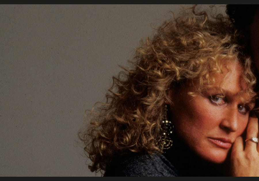 Les cheveux fris&eacute;s de Glenn Close