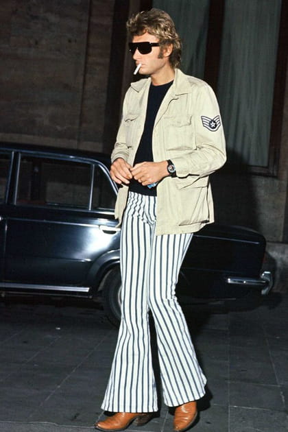 Johnny Hallyday en pantalon rayon et boots