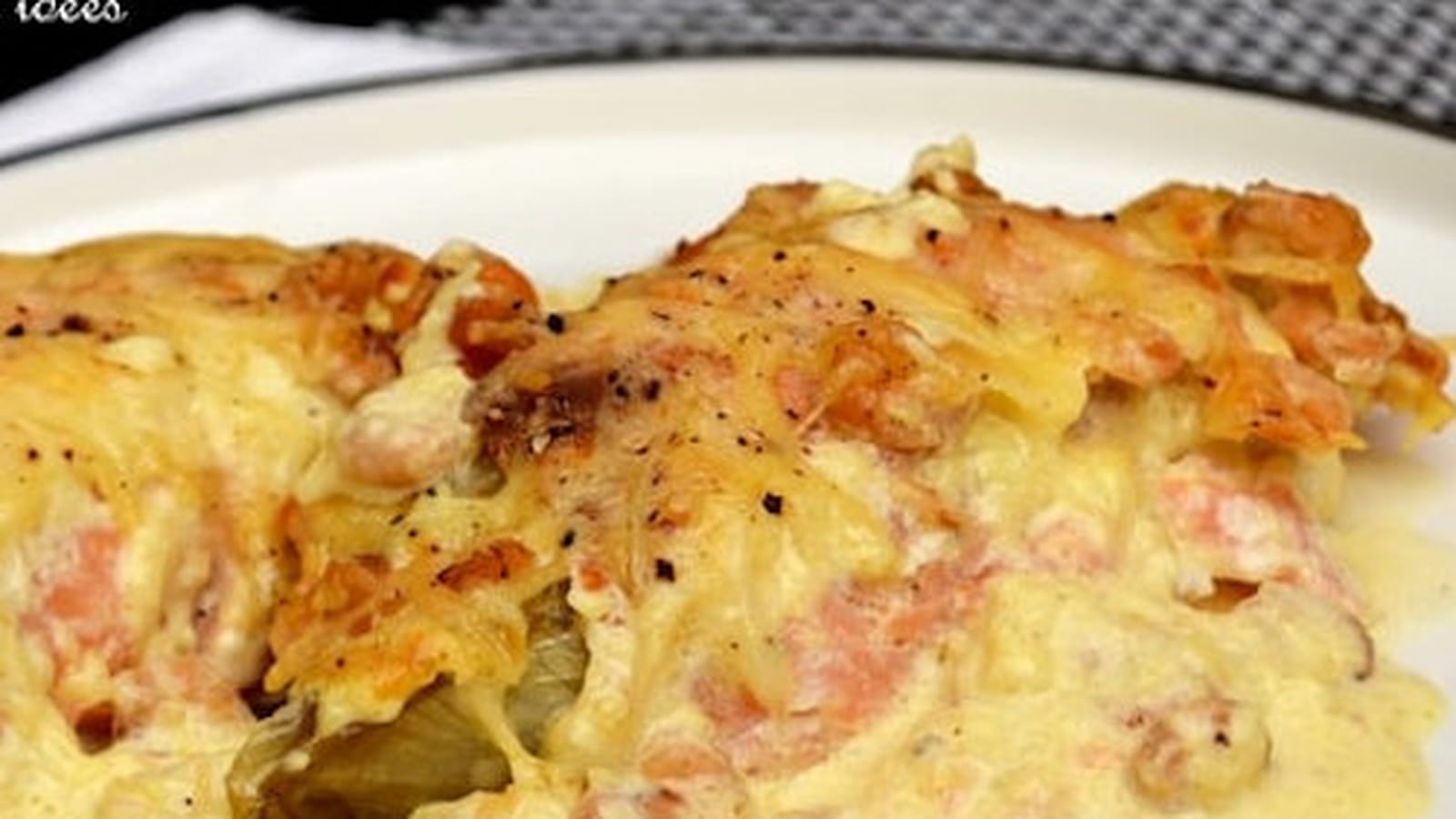 Gratin de chicons braisés au saumon fumé, crevettes grises et sauce curry