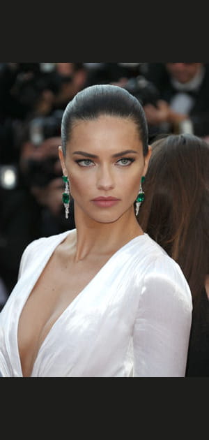 Les yeux f&eacute;lins d'Adriana Lima