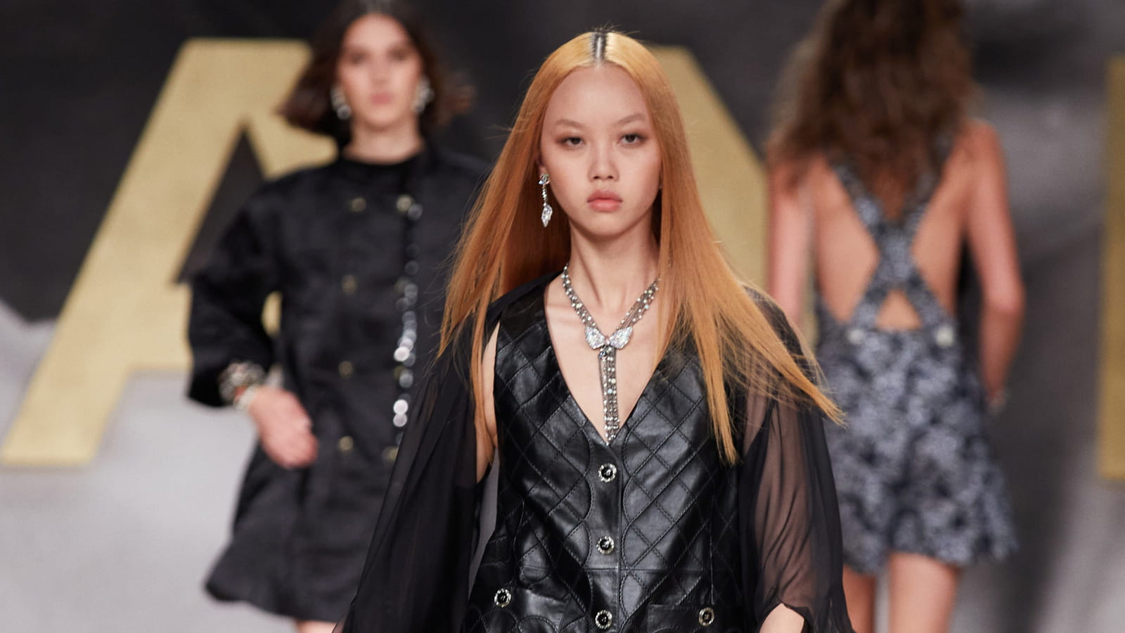 Look 60