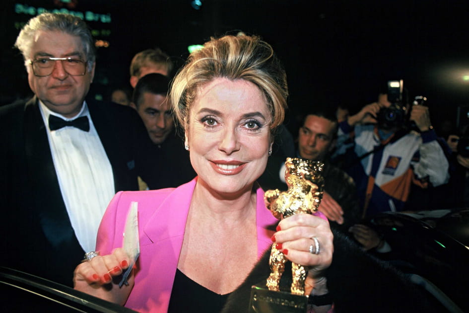 Le chignon d&eacute;coiff&eacute; de Catherine Deneuve