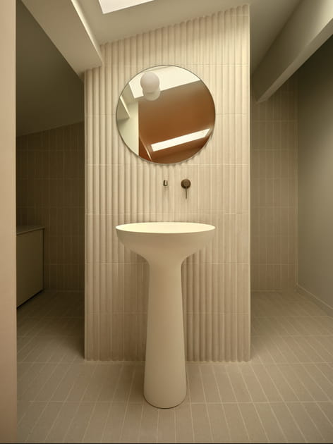 Apr&egrave;s&nbsp;: une salle de bains tr&egrave;s design sous les toits