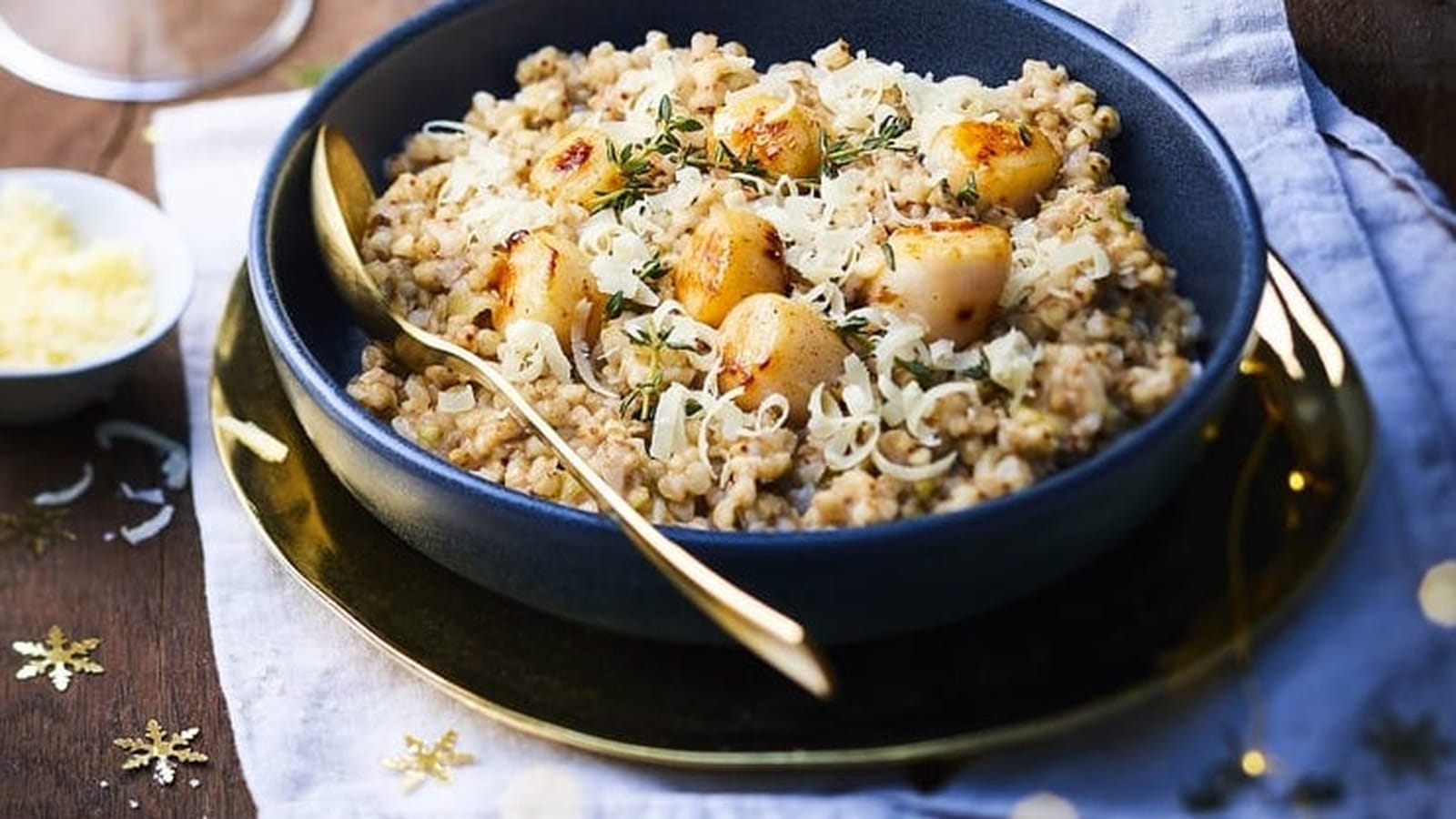 Risotto de sarrasin aux noix de Saint-Jacques et à l’Etivaz AOP