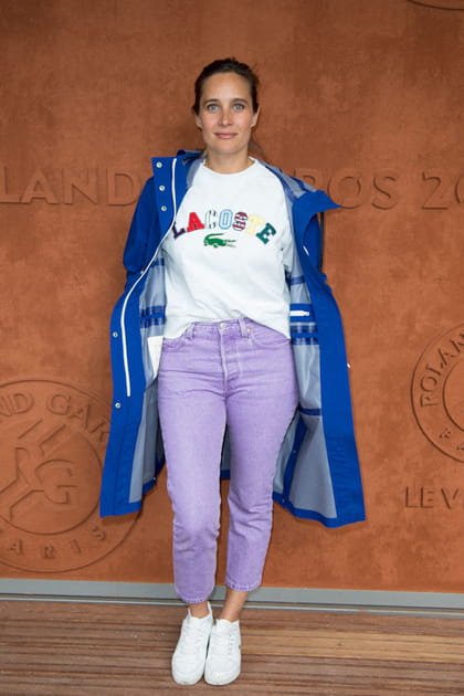 Julie de Bona en impair bleu &eacute;lectrique