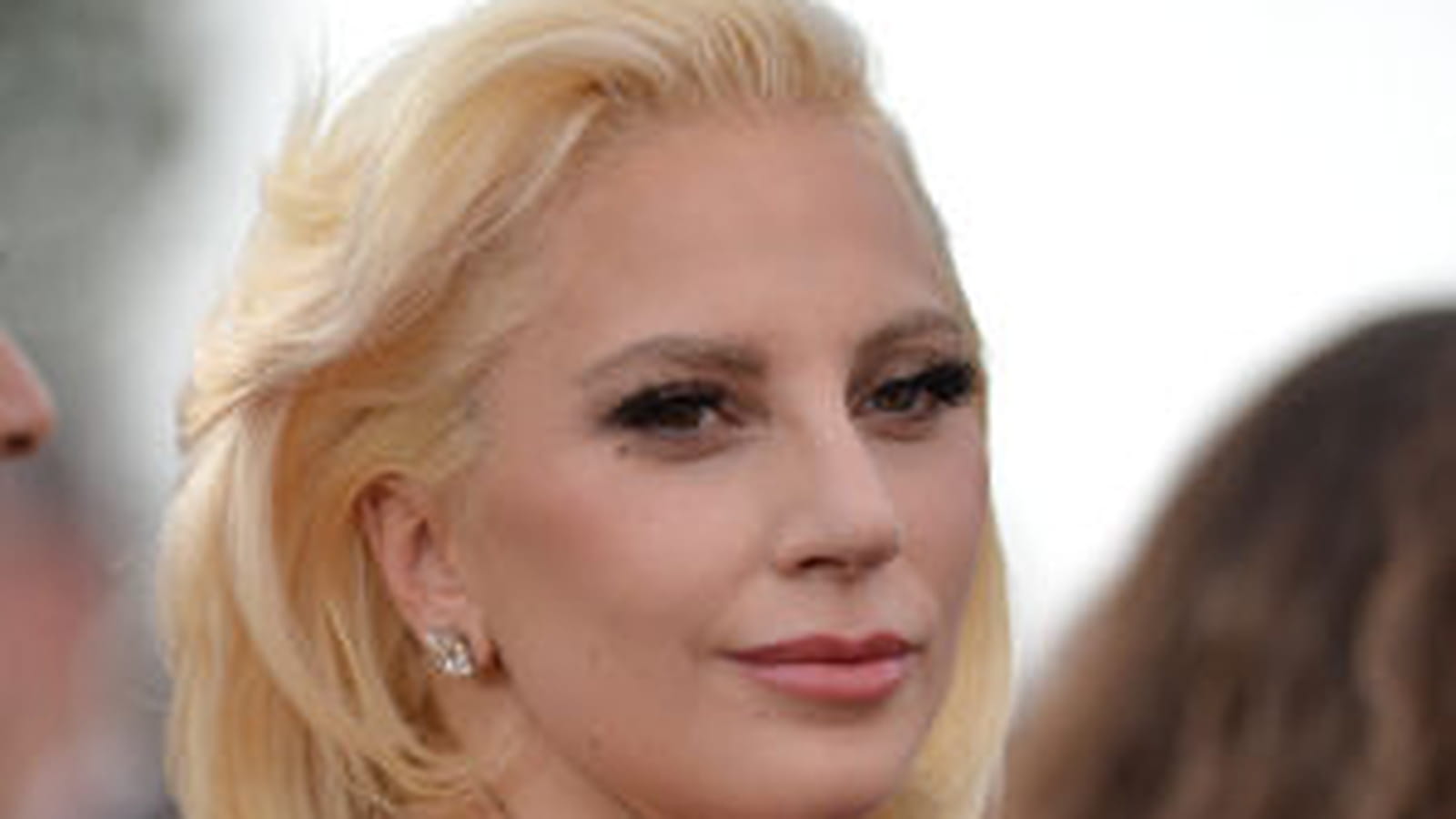 La coiffure sage de Lady Gaga
