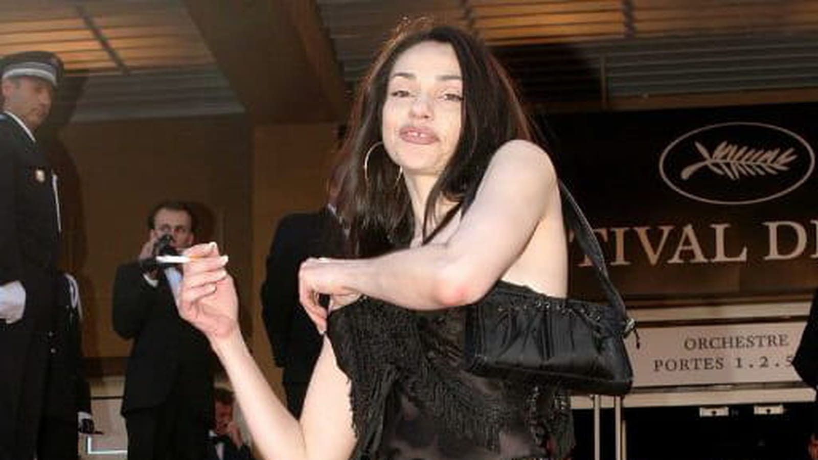 Béatrice Dalle, la plus sulfureuse des actrices françaises en 20 looks mythiques