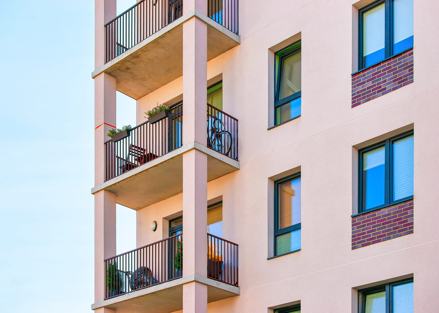 Even in the middle of summer, this trivial gesture is absolutely prohibited on balconies