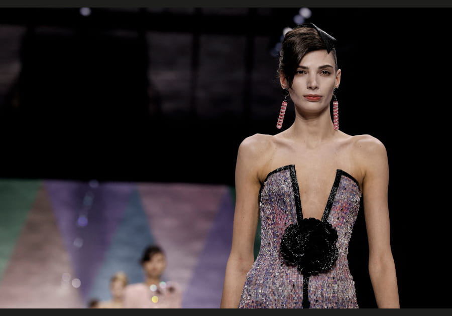 La coiffure sur le c&ocirc;t&eacute; de Giorgio Armani Priv&eacute;