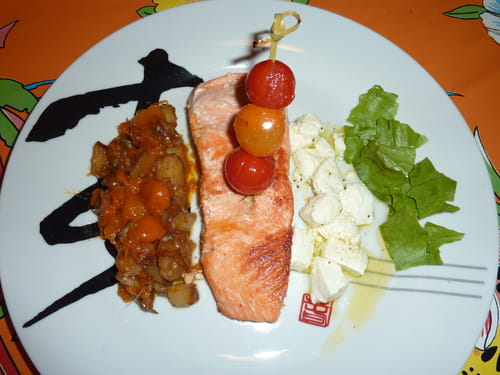 Saumon grillé, mangue et aubergines